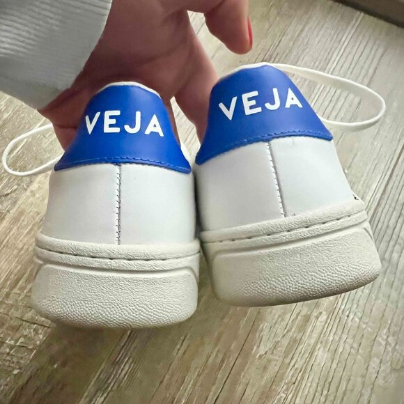 Veja's V-12 Leather White Paros, Unisex, Size 39, $100 (retails $170) - Picture 7 of 10